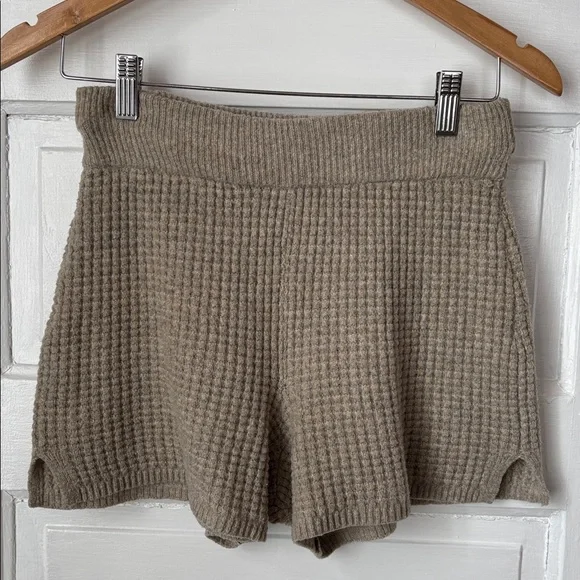 ABERCROMBIE & FITCH WAFFLE KNIT SWEATER SHORTS - Picture 2 of 7